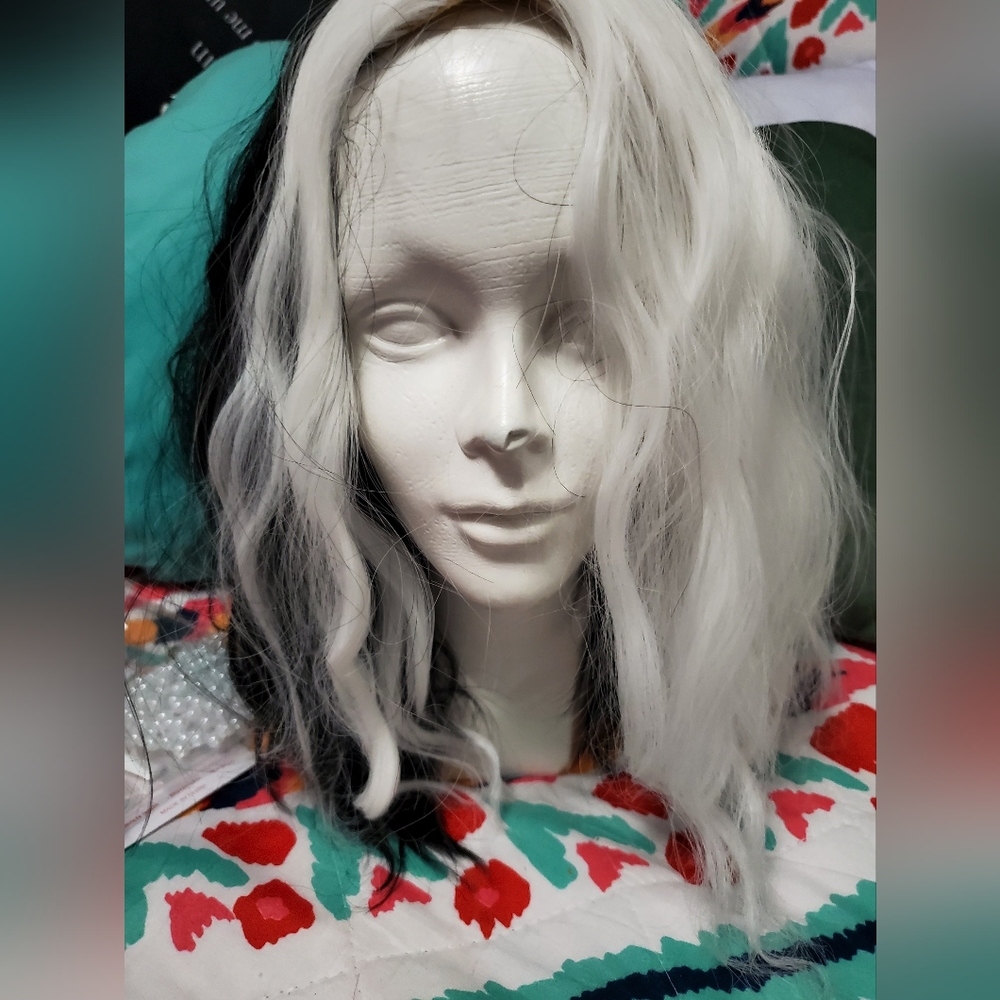 Two tone wavy wig. Unbranded, Very pretty and popular, elastic band to adjust.